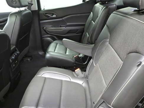 Used 2022 GMC Acadia SLT w/ Technology Package image 12