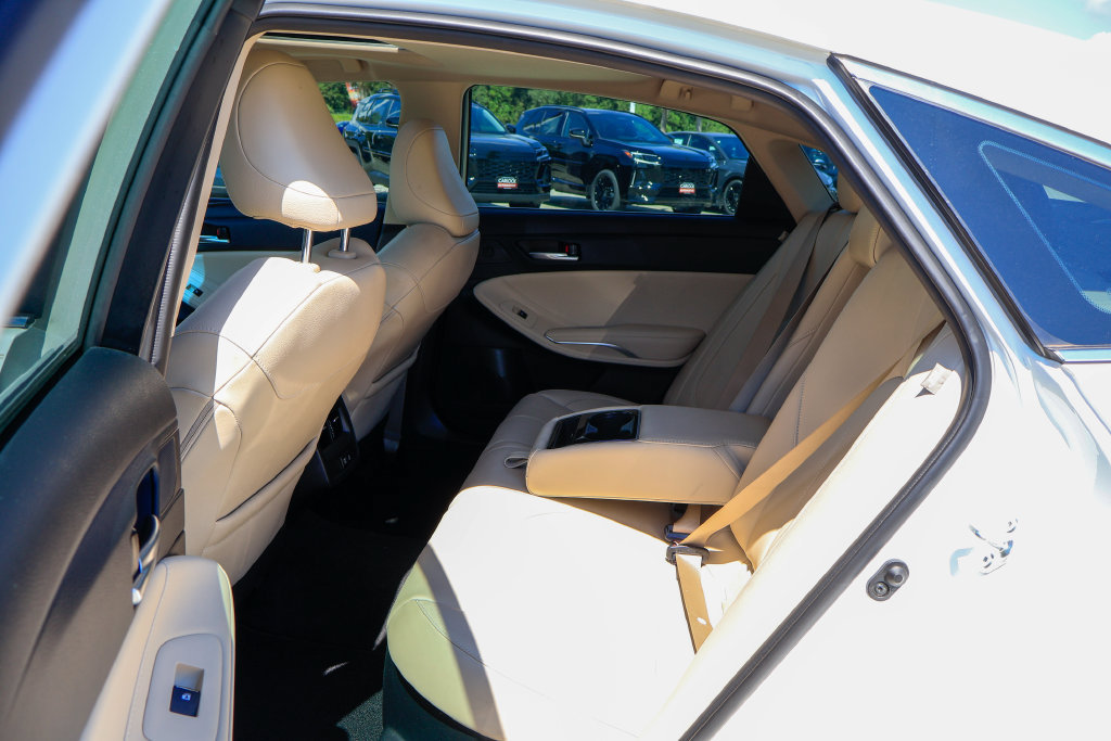 Used 2021 Toyota Avalon XLE w/ Moonroof Package FWD image 11