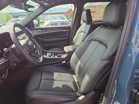 New 2026 Jeep Grand Cherokee Limited AWD/4WD image 2