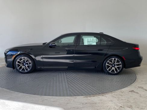 New 2026 BMW 750e xDrive w/ Premium Package image 2