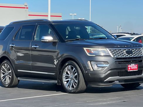 Used 2017 Ford Explorer Platinum image 5