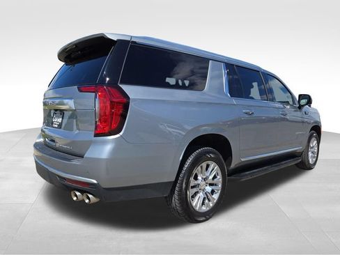 Used 2024 GMC Yukon XL Denali AWD/4WD image 12