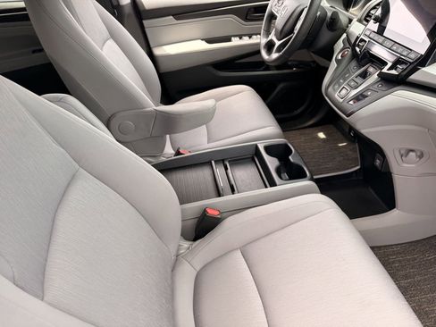 Used 2023 Honda Odyssey EX image 10