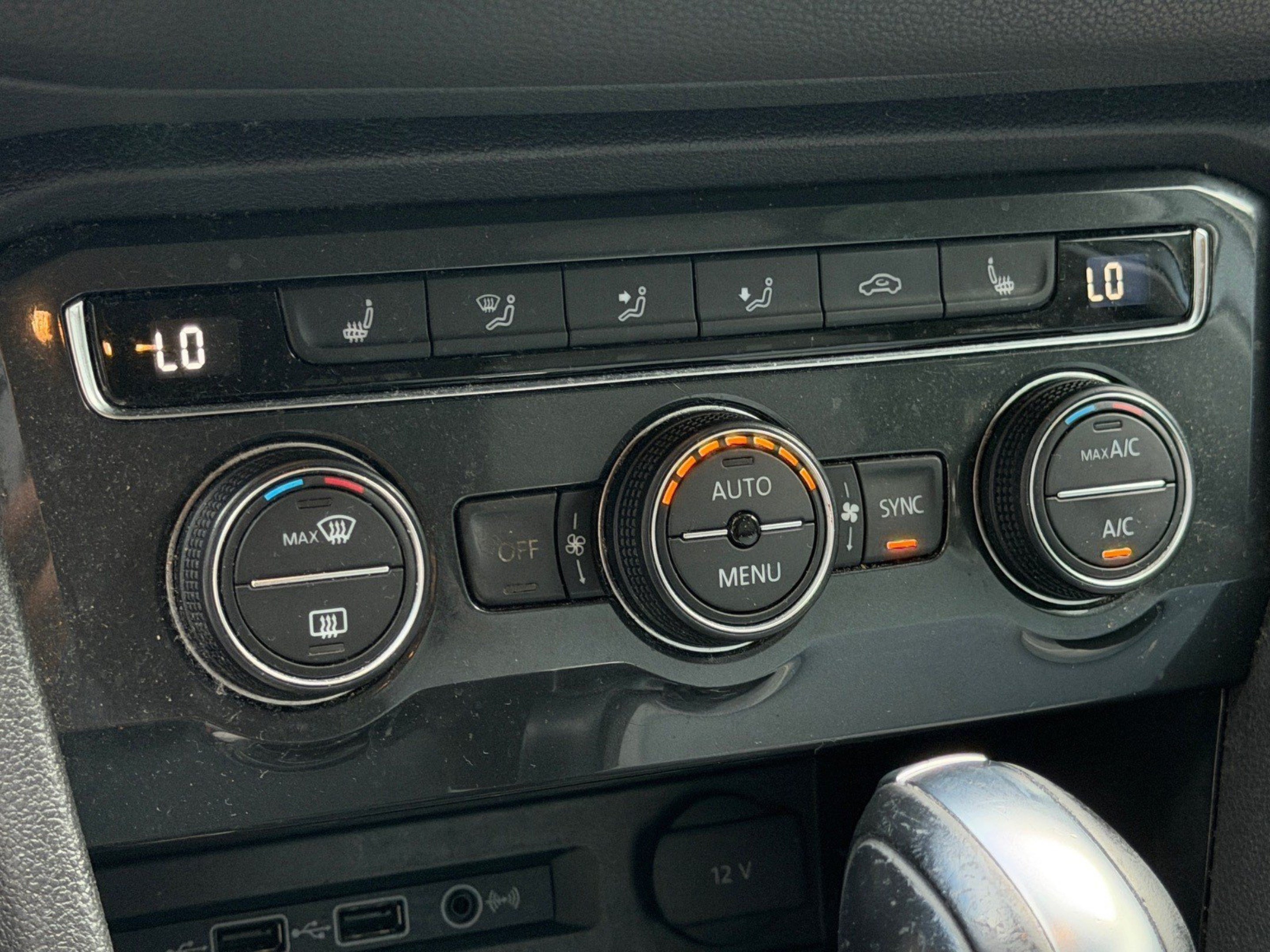 Used 2019 Volkswagen Tiguan SE FWD image 18