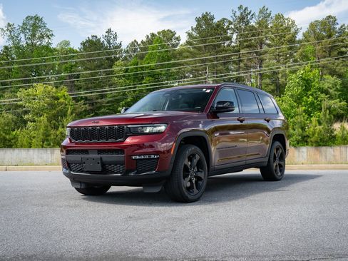 Used 2023 Jeep Grand Cherokee L Limited w/ Black Appearance Package RWD image 3