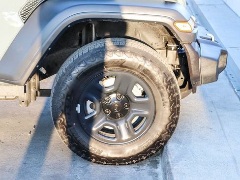 Used 2025 Jeep Wrangler Sport AWD/4WD image 11