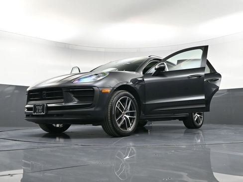 Certified 2025 Porsche Macan image 39