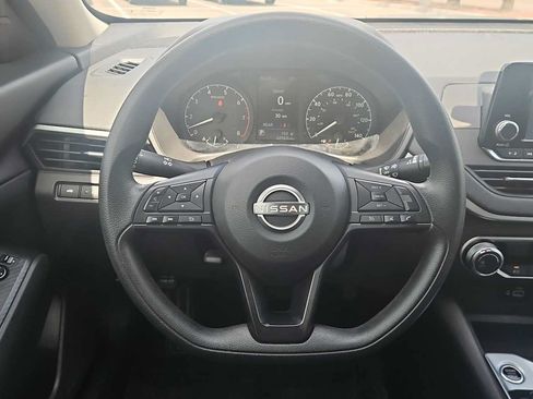 Used 2023 Nissan Altima 2.5 S FWD image 11