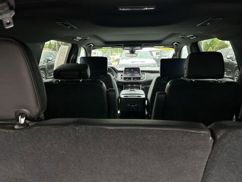 Used 2021 Chevrolet Suburban High Country AWD/4WD image 13