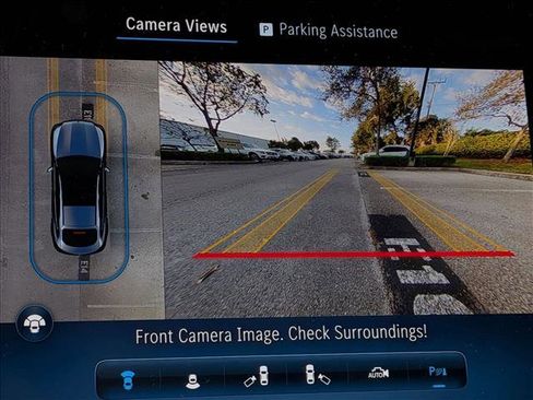 Used 2025 Mercedes-Benz GLC 300 4MATIC image 12