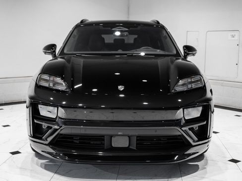 Used 2025 Porsche Macan Turbo Electric AWD/4WD image 4