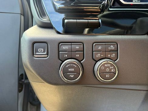 Used 2024 Chevrolet Silverado 2500 ZR2 w/ Technology Package AWD/4WD image 18