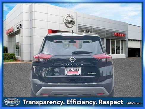 Certified 2023 Nissan Rogue SV image 7