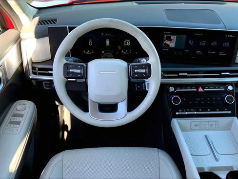 Used 2025 Hyundai Santa Fe SEL image 5