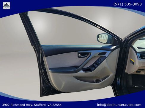Used 2015 Hyundai Elantra SE w/ Option Group 02 FWD image 19