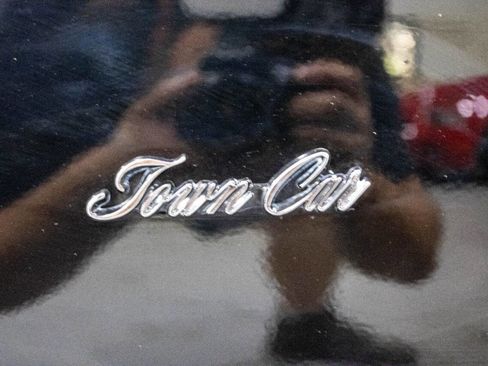 Used 1989 Lincoln Town Car Signature image 34