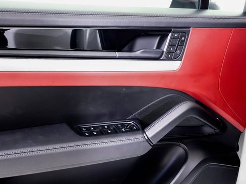Certified 2024 Porsche Cayenne S image 19