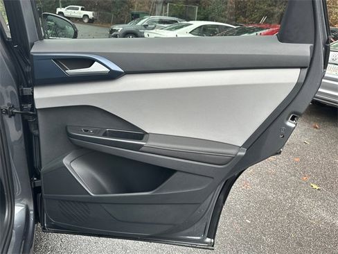 Certified 2024 Volkswagen Taos SE image 16