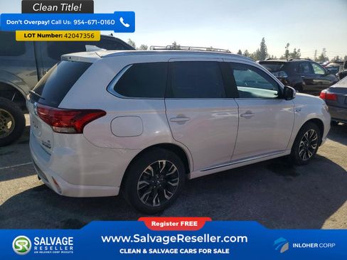 Used 2018 Mitsubishi Outlander 4WD Plug-In Hybrid image 4