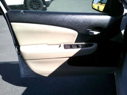Used 2011 Dodge Avenger Mainstreet FWD image 20