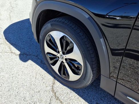 New 2026 Mercedes-Benz GLB 250 4MATIC image 9