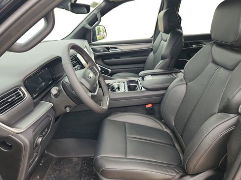 New 2026 Jeep Grand Wagoneer 4WD image 12