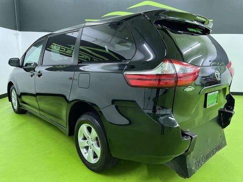 Used 2019 Toyota Sienna L FWD image 7