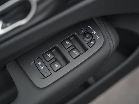 New 2026 Volvo XC60 B5 Ultra w/ Protection Package Premier image 40