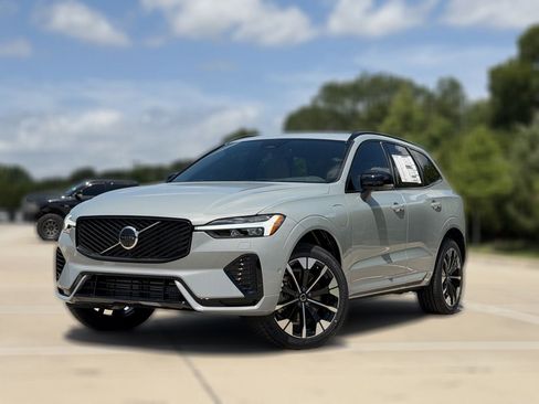 New 2026 Volvo XC60 T8 Plus w/ Climate Package PRO AWD/4WD image 2