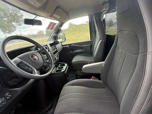 Used 2023 GMC Savana 2500 image 9
