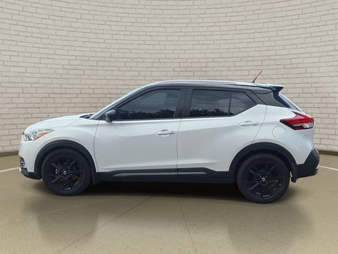 Used 2020 Nissan Kicks SR w/ SR Premium Package FWD image 8