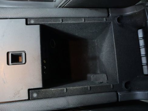 Used 2013 Ford Taurus SEL image 32