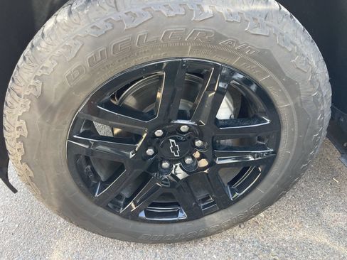 Used 2025 Chevrolet Silverado 1500 Custom w/ Turbomax Blackout Package RWD image 6