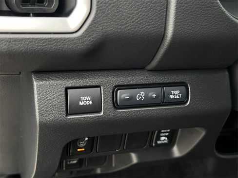 Certified 2025 Nissan Frontier SV w/ SV Convenience Package image 15