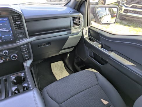 Used 2024 Ford F150 XLT w/ XLT Black Appearance Package RWD image 17