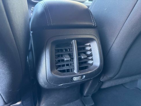 Used 2020 Jeep Cherokee Latitude image 17