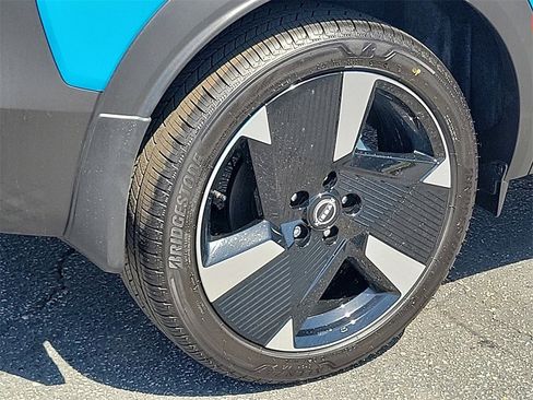 New 2025 Nissan Kicks SR image 3