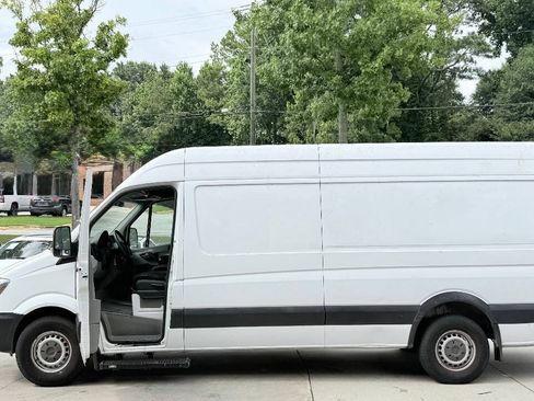 Used 2015 Mercedes-Benz Sprinter 2500 image 48