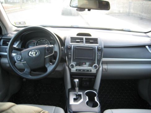 Used 2012 Toyota Camry LE image 16