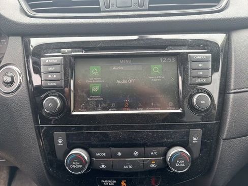 Used 2019 Nissan Rogue SV w/ Sun & Sound Touring Package image 18