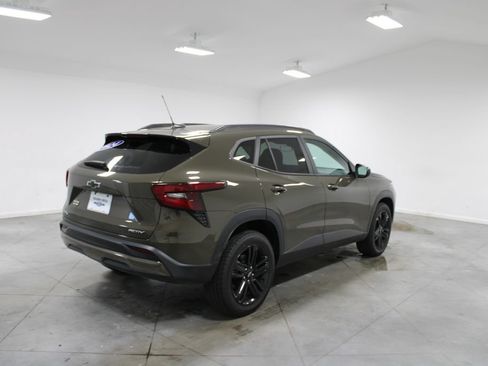 Used 2024 Chevrolet Trax ACTIV w/ Sunroof Package FWD image 9