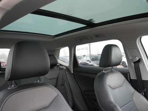 Used 2022 Volkswagen Taos SEL image 12