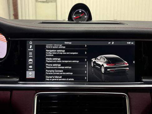 Used 2018 Porsche Panamera image 28