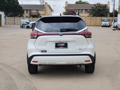Used 2023 Nissan Kicks SR FWD image 13