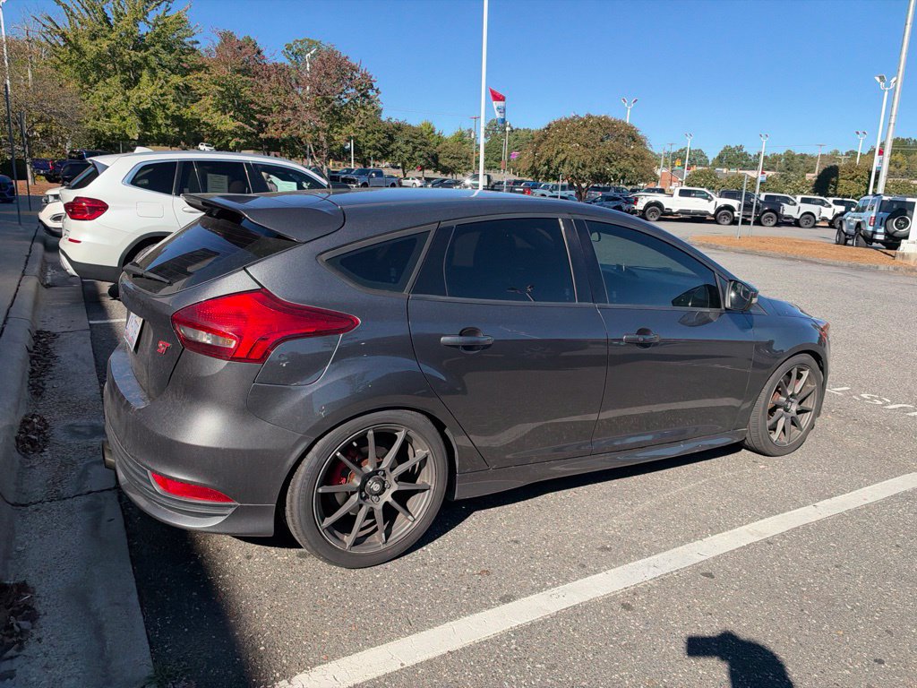 Used 2017 Ford Focus ST w/ Equipment Group 402A FWD image 7