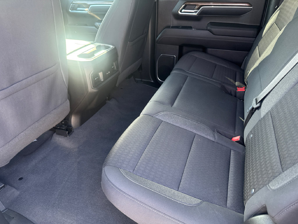 Used 2023 Chevrolet Silverado 1500 RST w/ Redline Edition AWD/4WD image 18