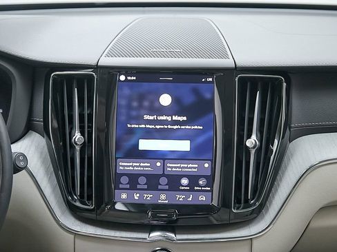 Certified 2024 Volvo XC60 T8 Ultimate w/ Protection Package Premier image 28