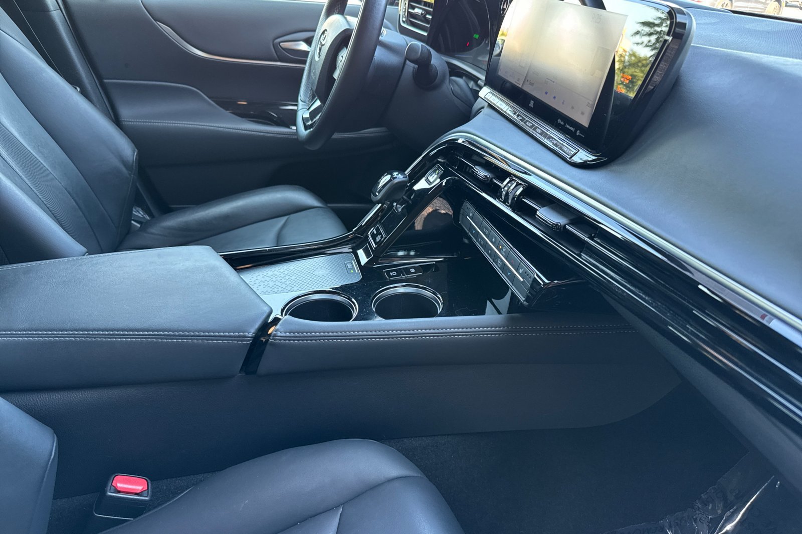 Certified 2021 Toyota Mirai w/ Advanced Technology Package RWD image 19
