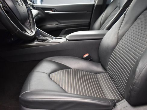 Used 2023 Toyota Camry SE image 13