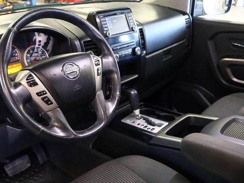 Used 2015 Nissan Titan SV w/ SV Value Truck Package AWD/4WD image 9